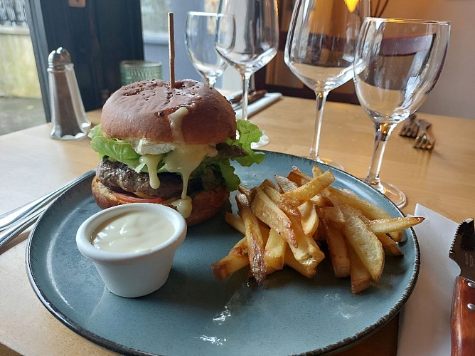 l-embroche-burger-normand