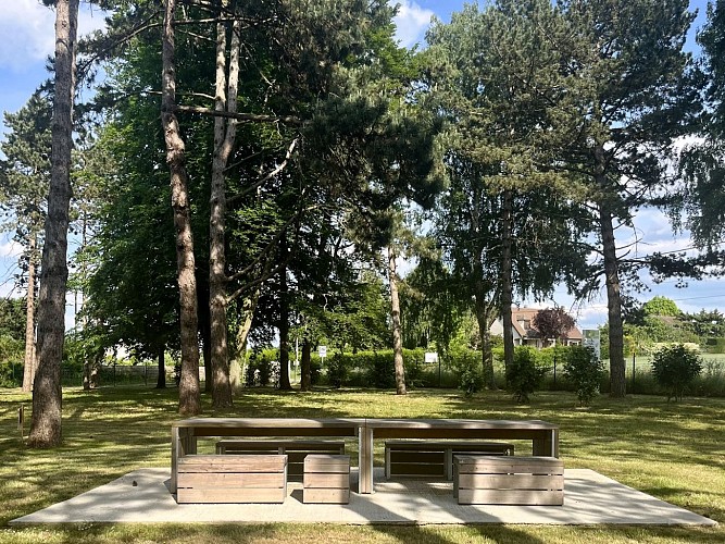 Aire de camping-cars banc