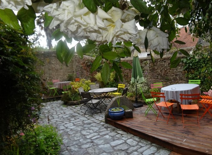 cour-sarrasine-valognes-2