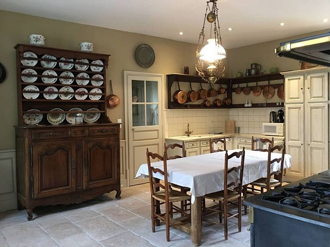 Chateau-des-Feugerets-17-Chapelle-Souef-800