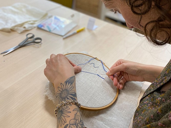 Broderie - ©Calice et Mandibule