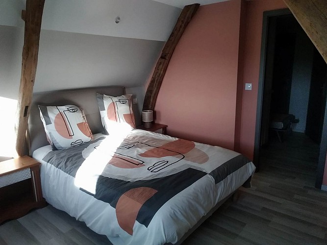 2EME CHAMBRE A L ETAGE avec un lit de 140