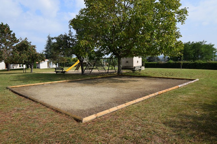 HLOAQU047FS000IU_aire de jeux commune