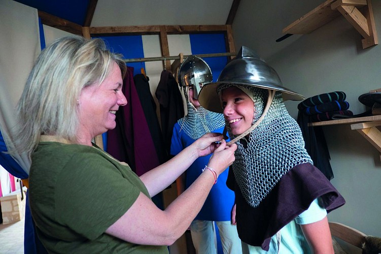 Chateau_de_Monts_sur_Guesnes-