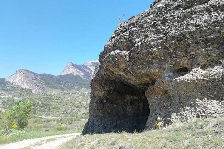Petite grotte du Plateau d'Herbonne