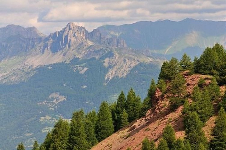 Aiguilles de Chabrières vues depuis le cirque du Morgon
