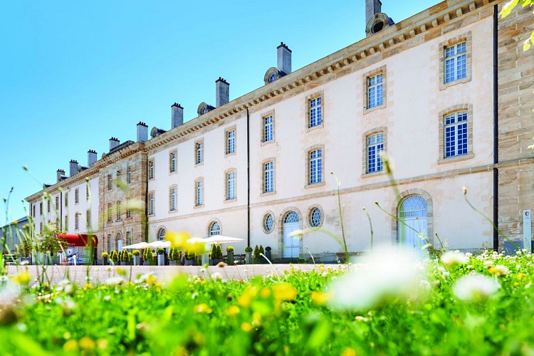 Centre national du costume et de la scène