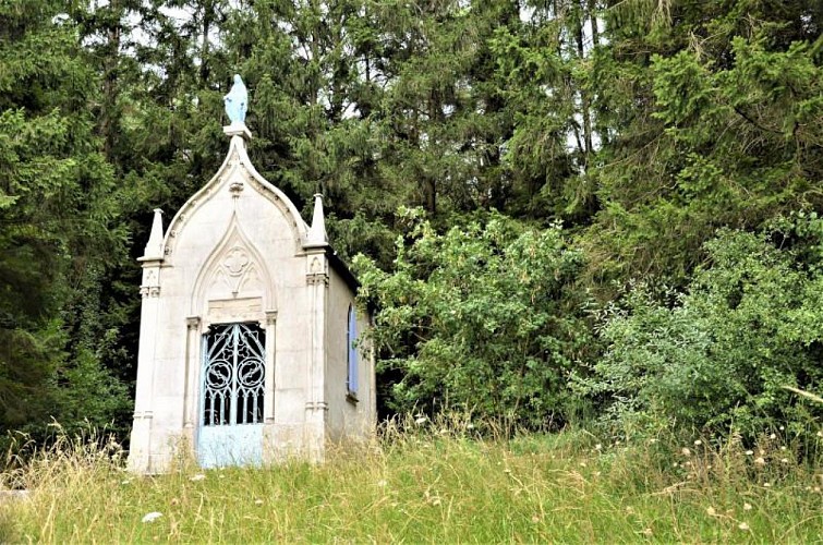 WAR MEMORIAL OF LIFFOL-LE-GRAND