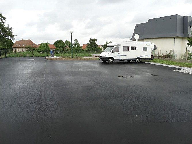 Aire camping-cars Saint-Cyr-du-Ronceray vue générale