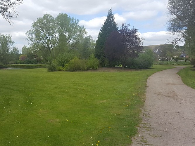 Aire camping-cars Parc des loisirs Orbec Promenade