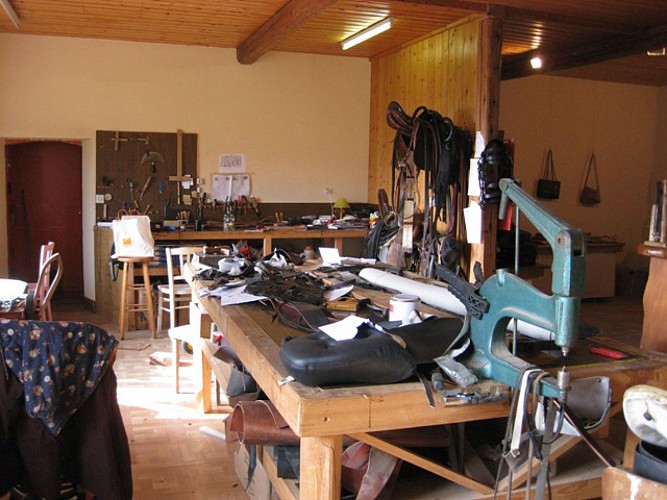 Artisan cuir  (Maroquinerie /  Bourrellerie)