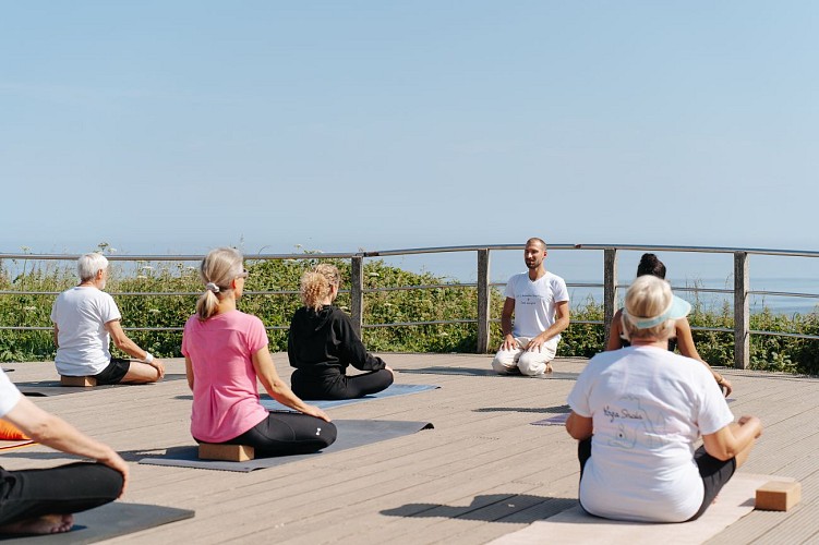 Yoga-Etretat-Arthur-©Joshua-Mellin-Photographe-1