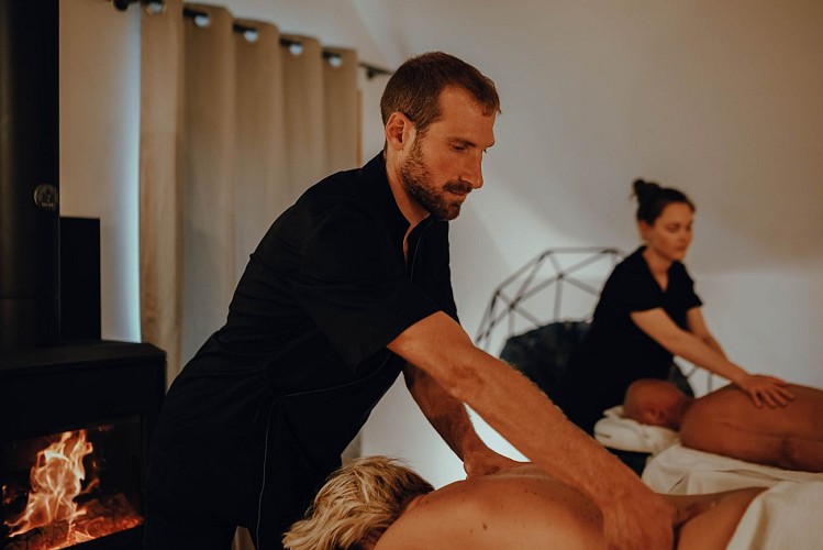 Massage en duo au coin du feu