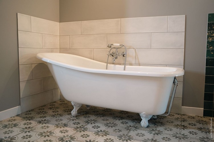 Entre chênes et pins Salle de bain bleue