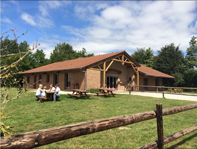 gite au pied es collines