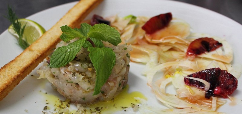 Ault_La-Salicorne_Tartare-de-dorade-au-poivre-Timut@La-Salicorne_2021