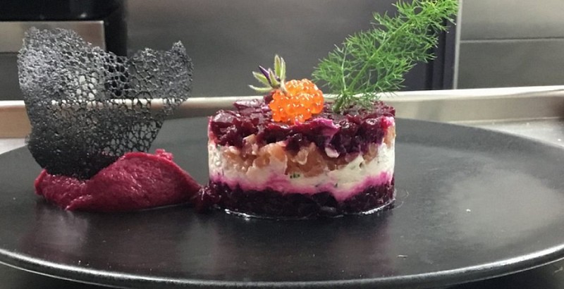 Ault_La-Salicorne_Tartare-de-betterave-crapaudine-riccota@La-Salicorne_2021