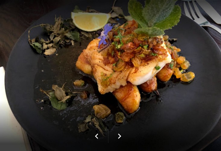 Ault_La-Salicorne_Dos-de-Cabillaud-roti-sur-bananes-caramelisees@La-Salicorne_2021