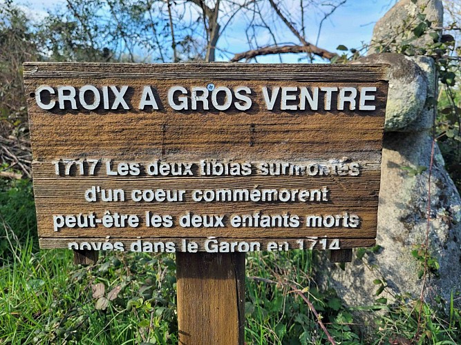 Croix à gros ventre