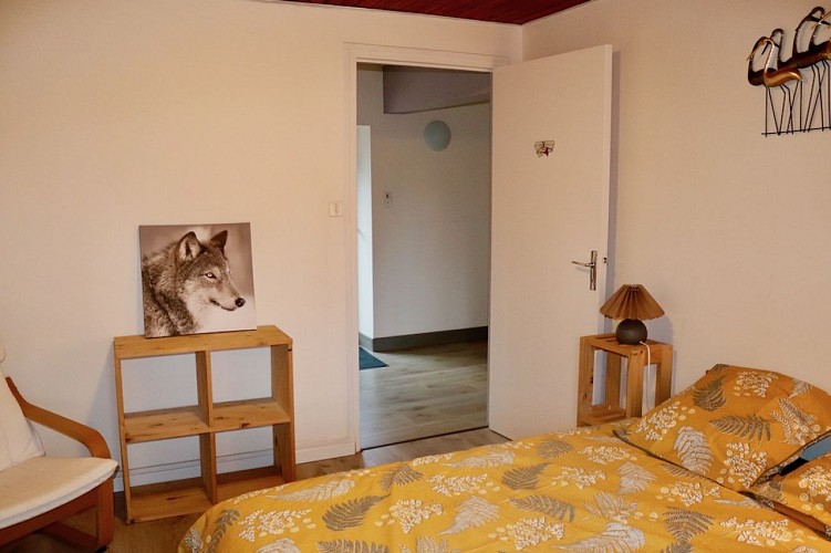 Chambre lit double à l'étage