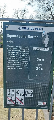 Square Julia Bartet