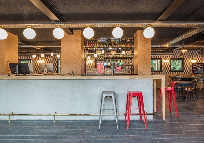 bar