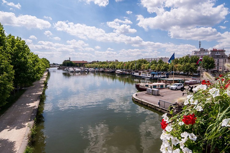 Aire de stationnement de camping-cars de Nancy Port de Plaisance