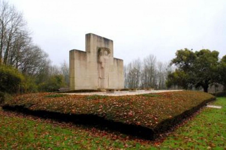 Nécropole nationale de Saint-Thomas-en-Argonne & Monument ossuaire de la Gruerie