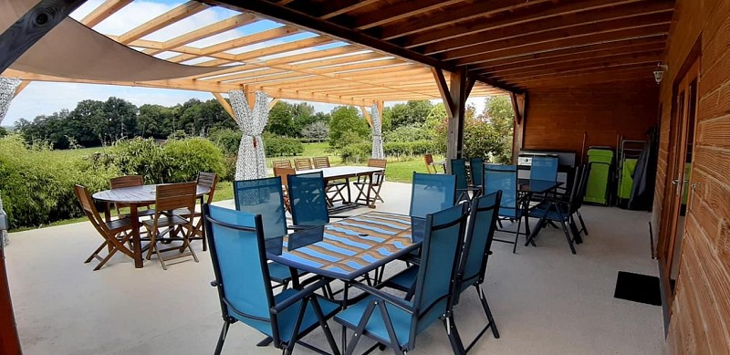 Terrasse couverte attenante à la pièce de vie - 70 m2