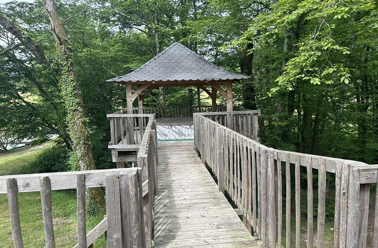 Les loges du temps | Cabane perchée dans les arbres