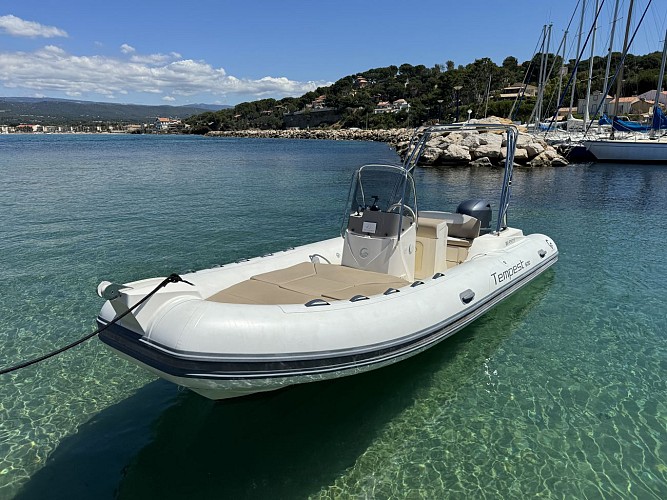 Boat rental with the Boat Club de la Madrague