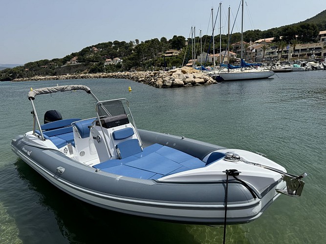Boat rental with the Boat Club de la Madrague