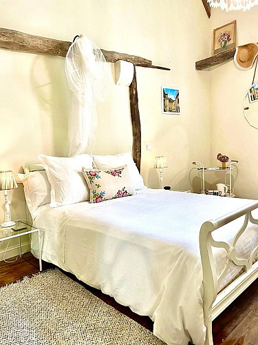 petit lion chambre lit