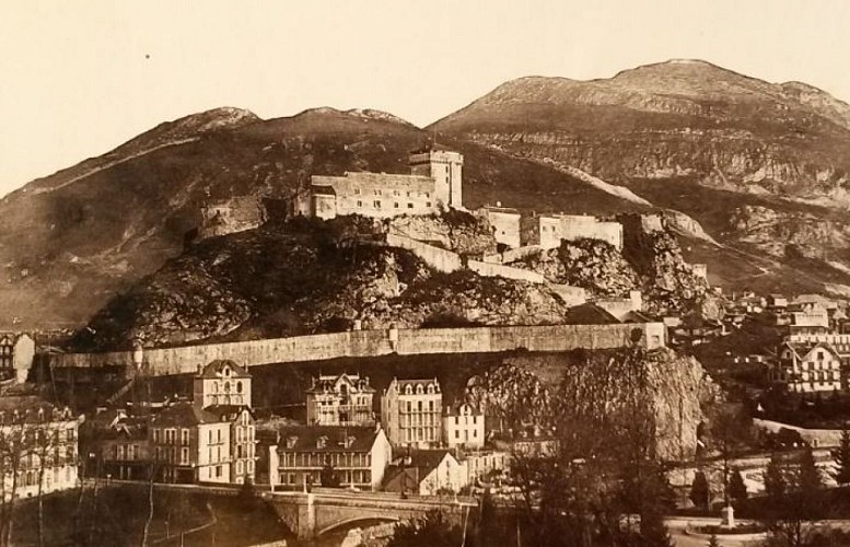 Puerta d’Embarrère – Rampa del Castillo