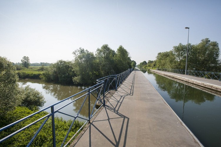 Pont canal près du point Y