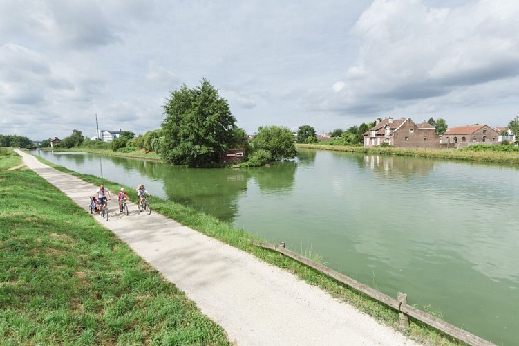 Canal de dérivation à Chauny