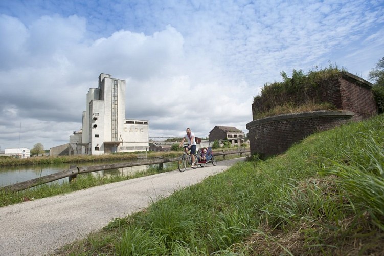 Canal de dérivation à Chauny