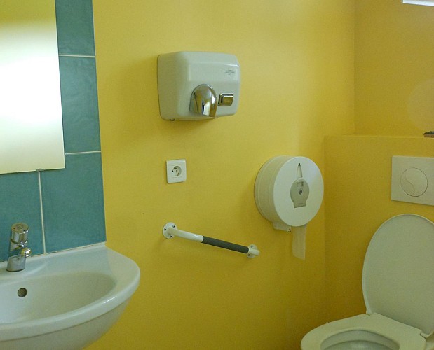 Gite pelerins_toilettes_hopital saint blaise (Copier)