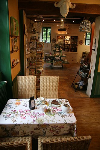 Salon de thé à proximité de la boutique