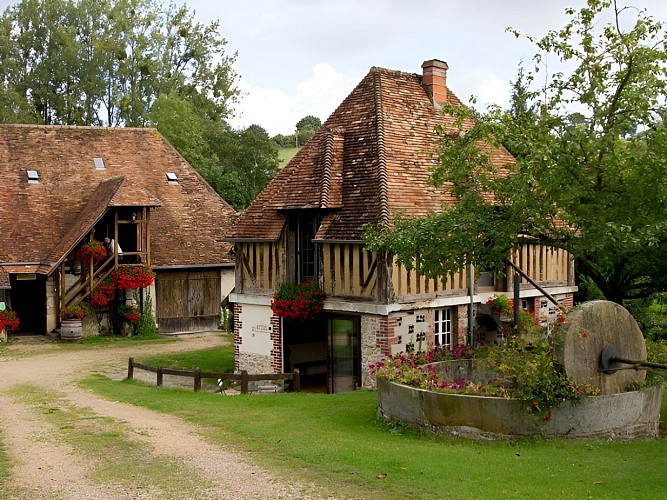 CAMBREMER_Caves du Manoir de Grandouet