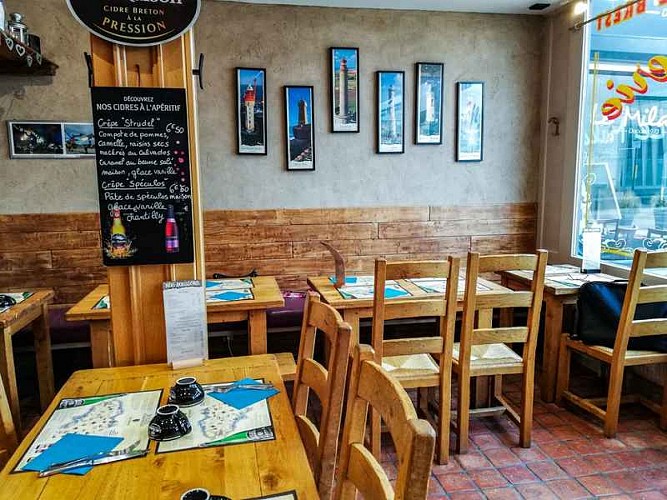 Intérieur de la Crêperie Tonnerre de Brest