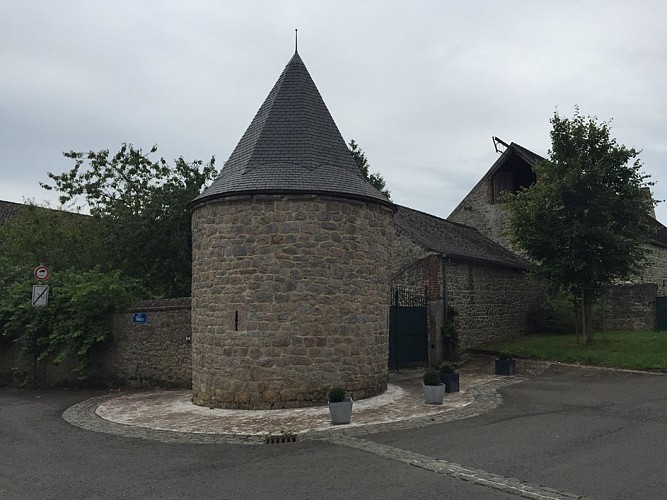 Le château-ferme de Neuville