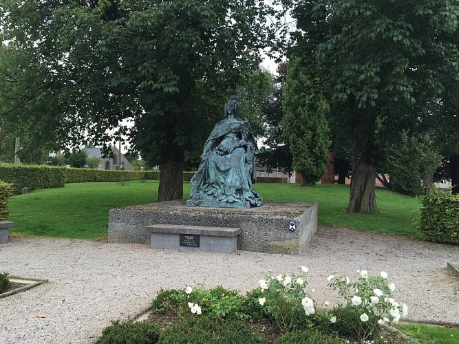 La statue de la reine Louise-Marie