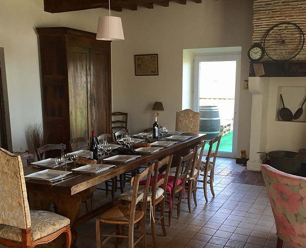 Meublé Lacay - Beyrie - salle à manger