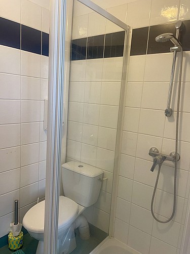 Chambre double avec salle de douche privée