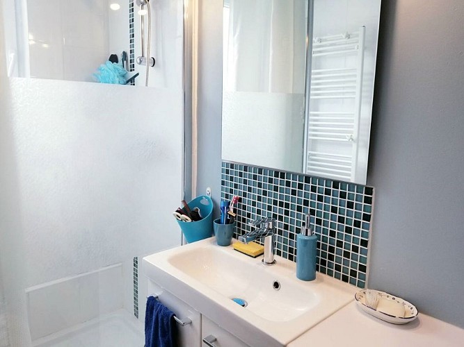 La salle de douche La maison du Hôme à Varaville