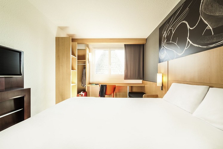 HÔTEL IBIS CHATELLERAULT - 0610