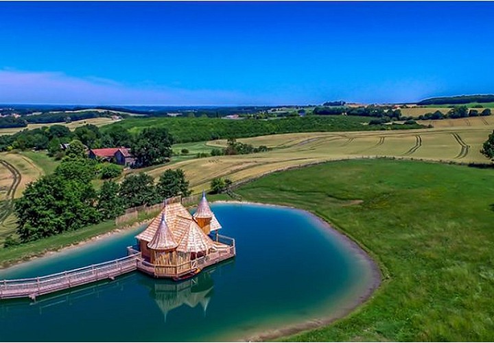 jumilhac_15_chateaux_dans_les_arbres-b4c51e2c