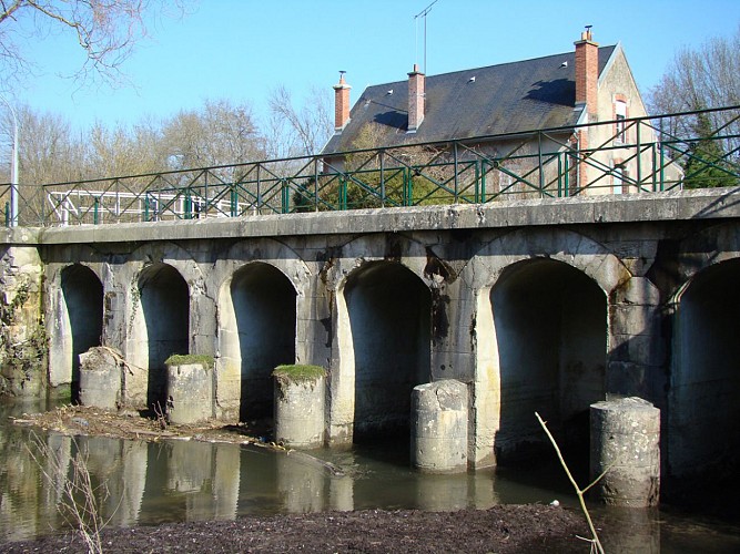 Die Kanalbrücke von Néronville