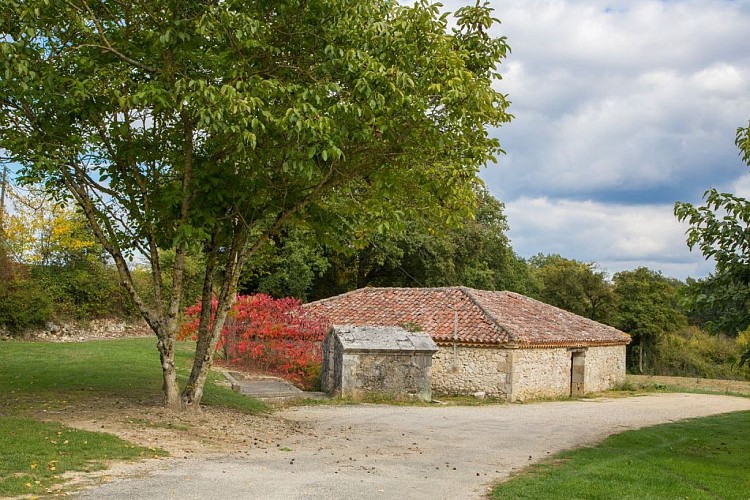 Aire de pique-nique du lavoir de Lasdoutz à Gondrin